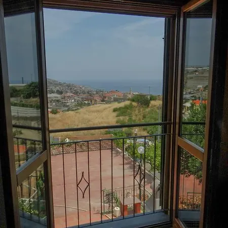 Strada Casai 19 - Turistico In Con Giardino E Posto Auto * Riva Ligure