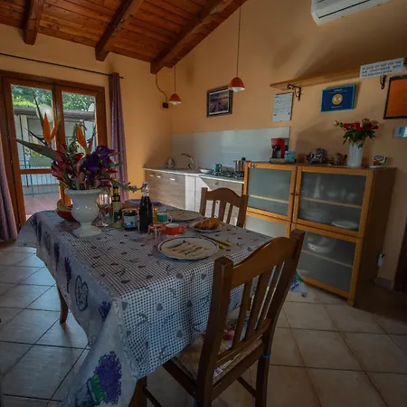 Strada Casai 19 - Turistico In Con Giardino E Posto Auto *