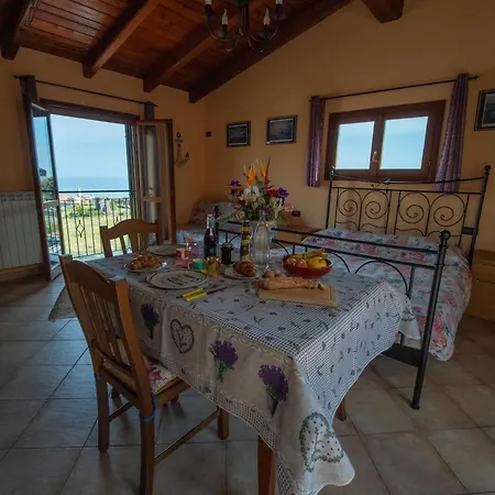 Strada Casai 19 - Turistico In Con Giardino E Posto Auto