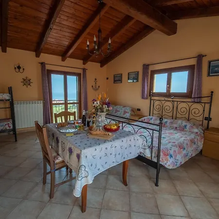 Apartment Strada Casai 19 - Turistico In Con Giardino E Posto Auto *