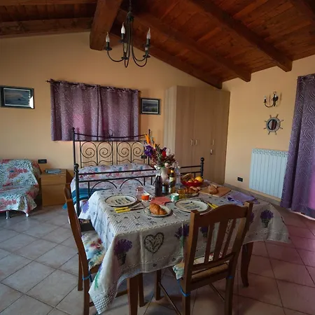Strada Casai 19 - Turistico In Con Giardino E Posto Auto *